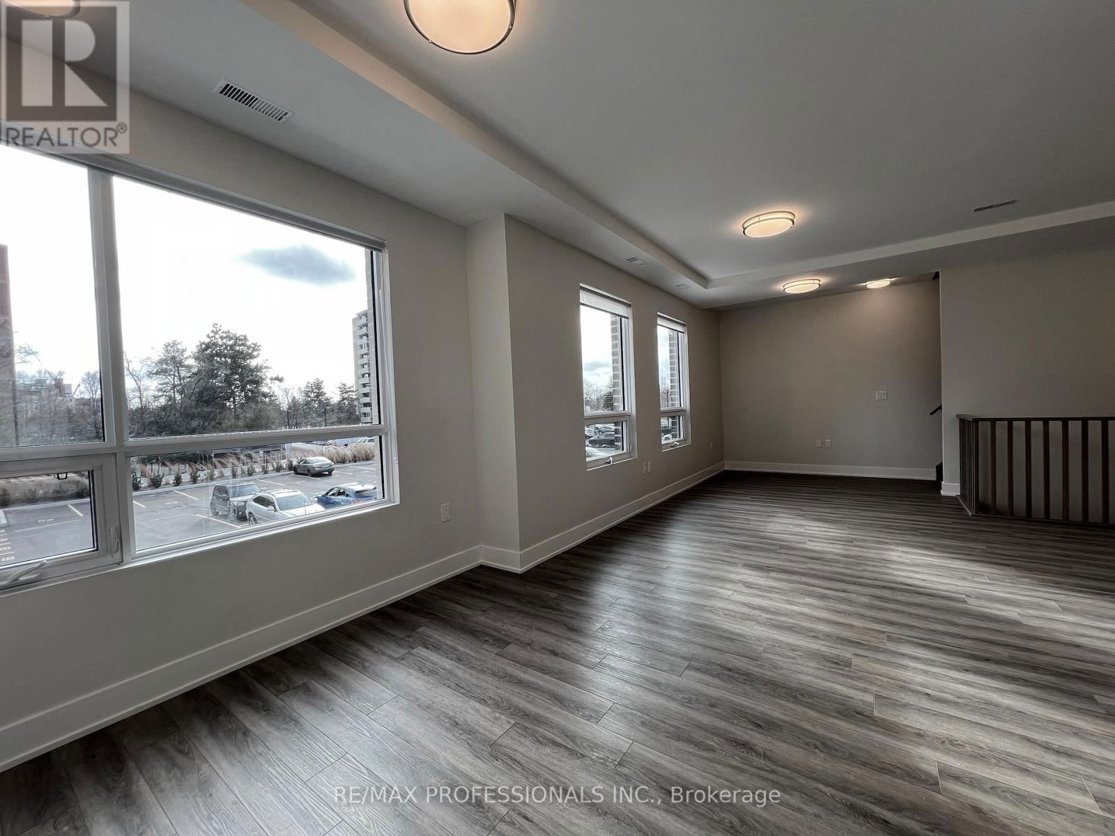 120 - 62 DIXFIELD DRIVE Image 14