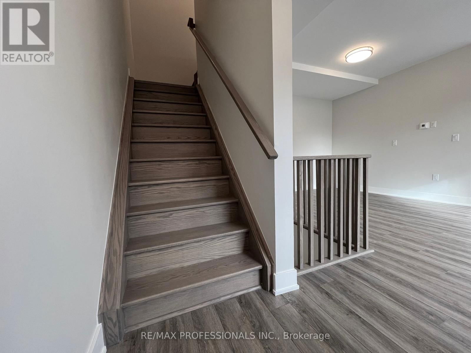 120 - 62 DIXFIELD DRIVE Image 17