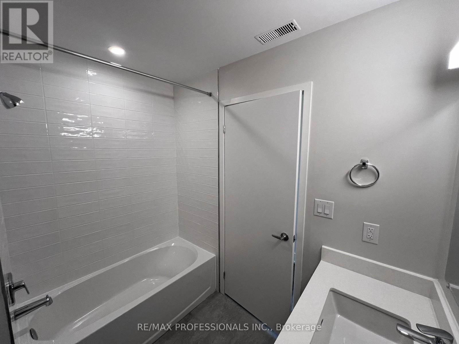 120 - 62 DIXFIELD DRIVE Image 25