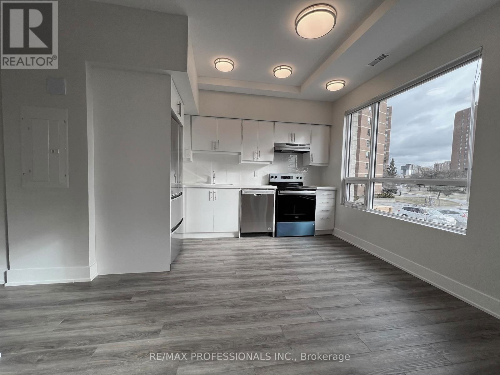 120 - 62 DIXFIELD DRIVE Image 8