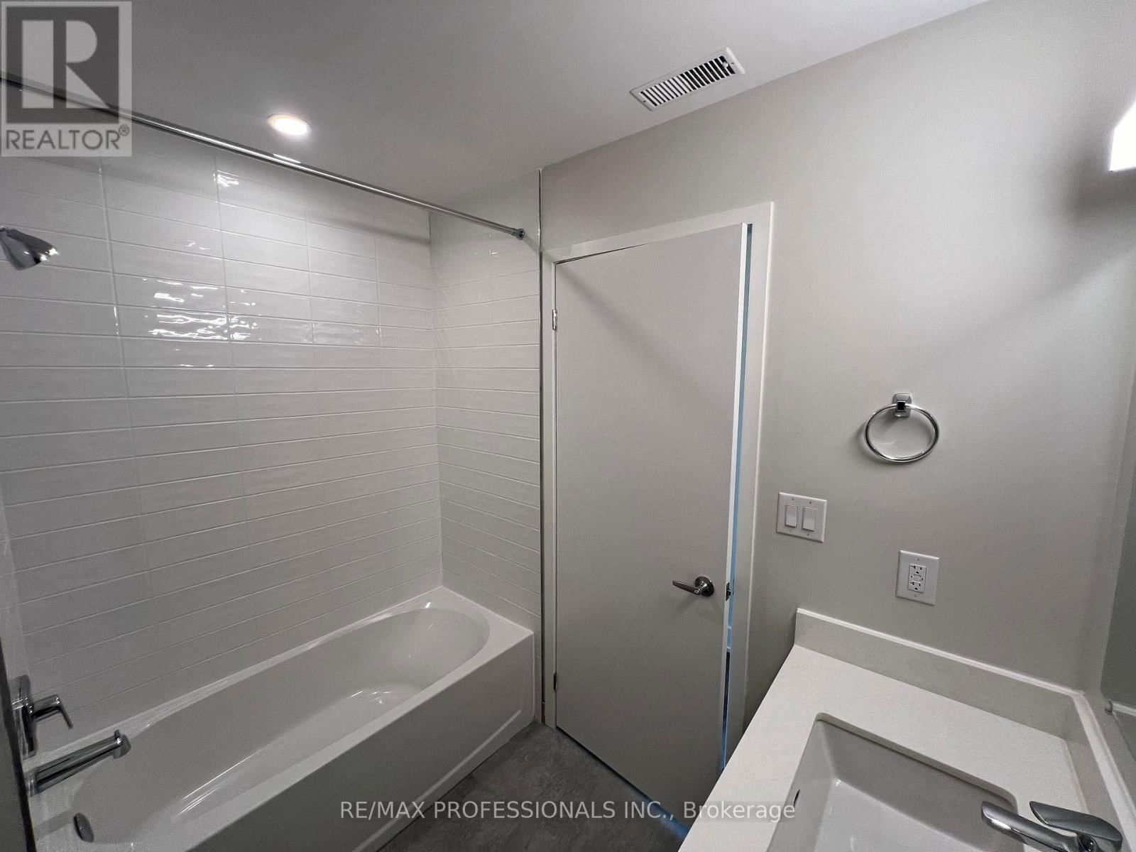 141 - 62 DIXFIELD DRIVE Image 26