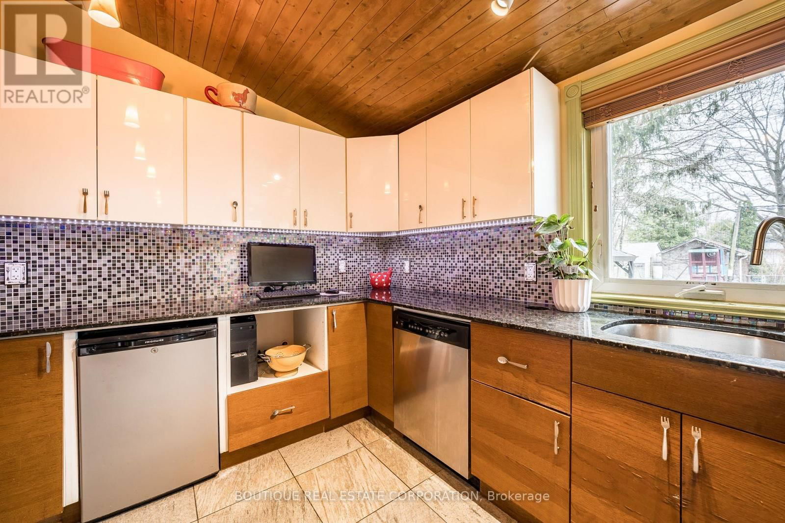 36 FRANCES AVENUE Image 13