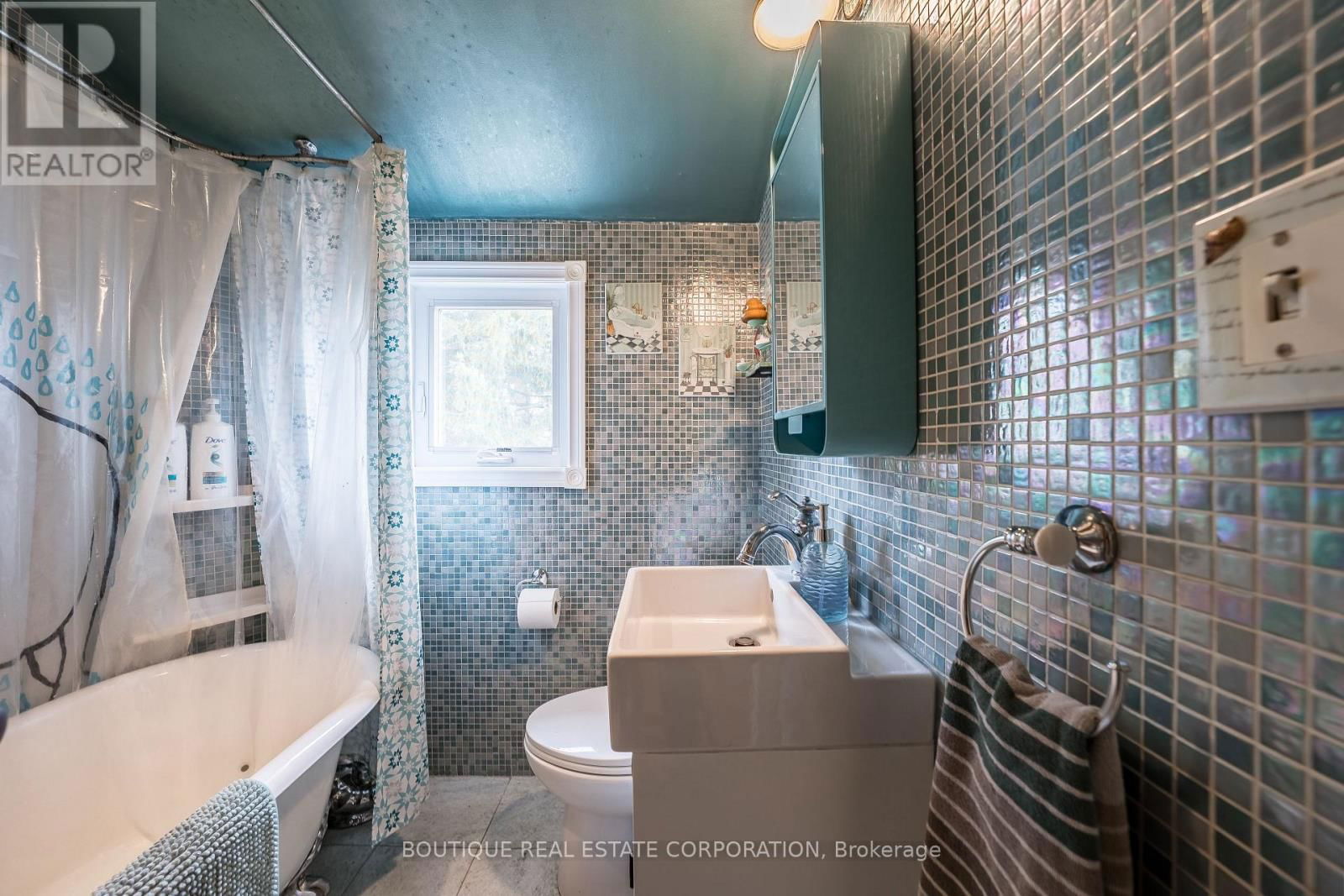 36 FRANCES AVENUE Image 20