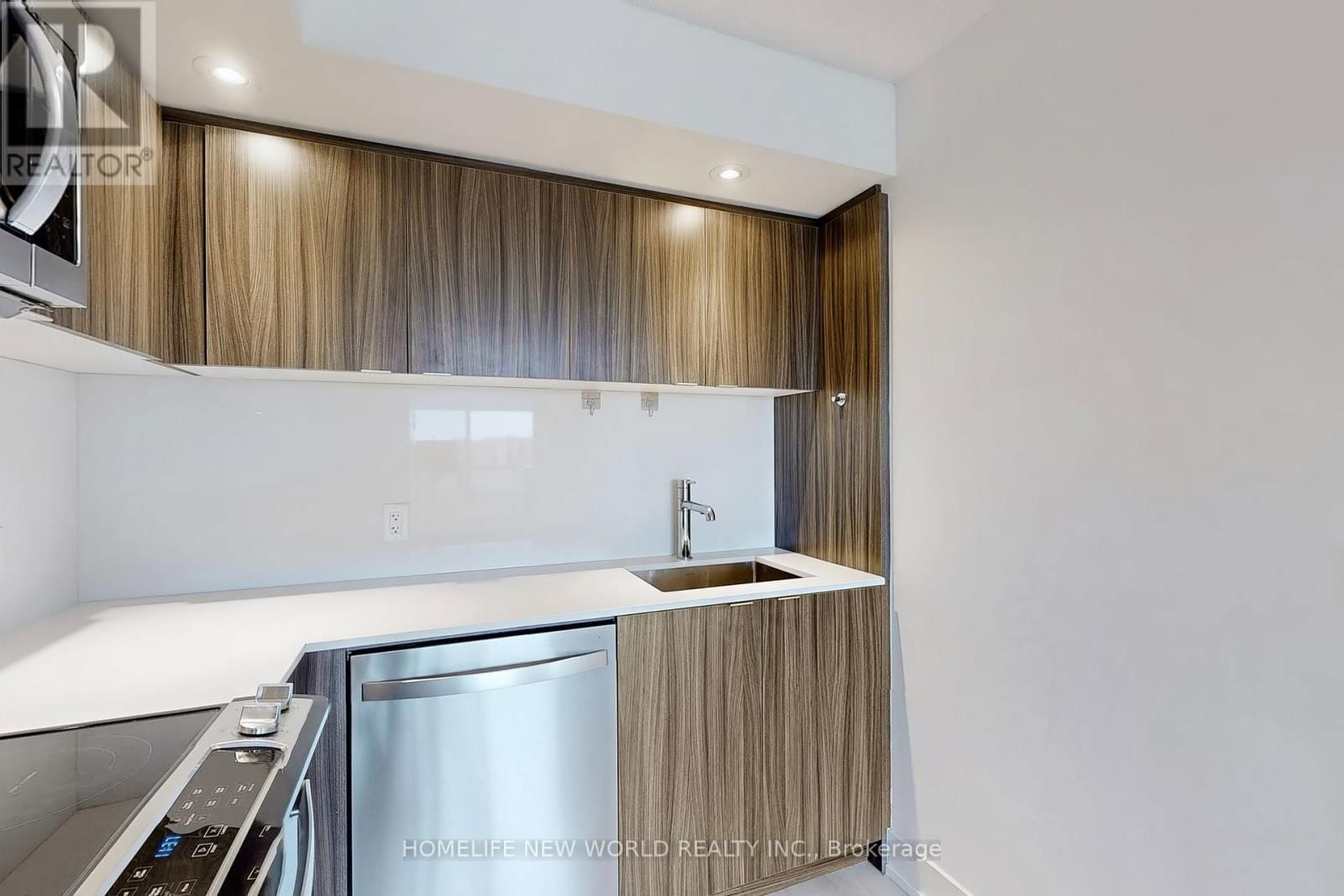905 - 10 EVA ROAD Image 12