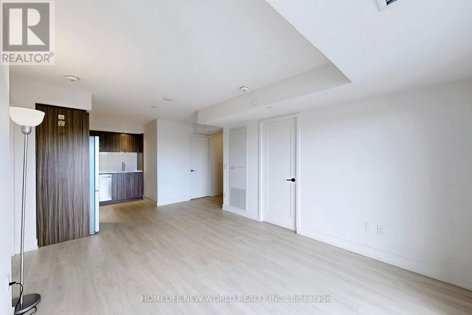 905 - 10 EVA ROAD Image 7