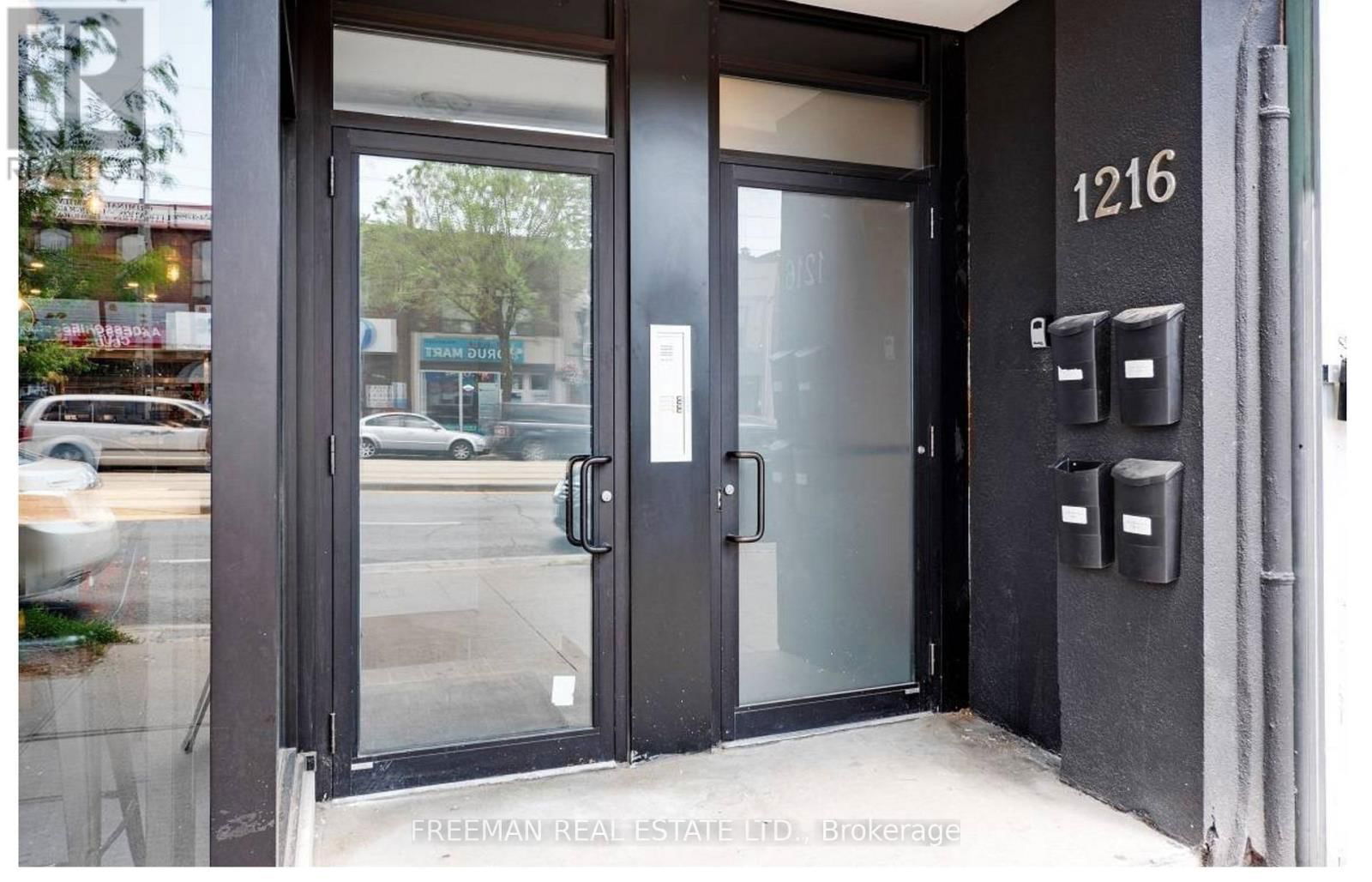 Lower - 1216 ST. CLAIR AVENUE WEST Image 2