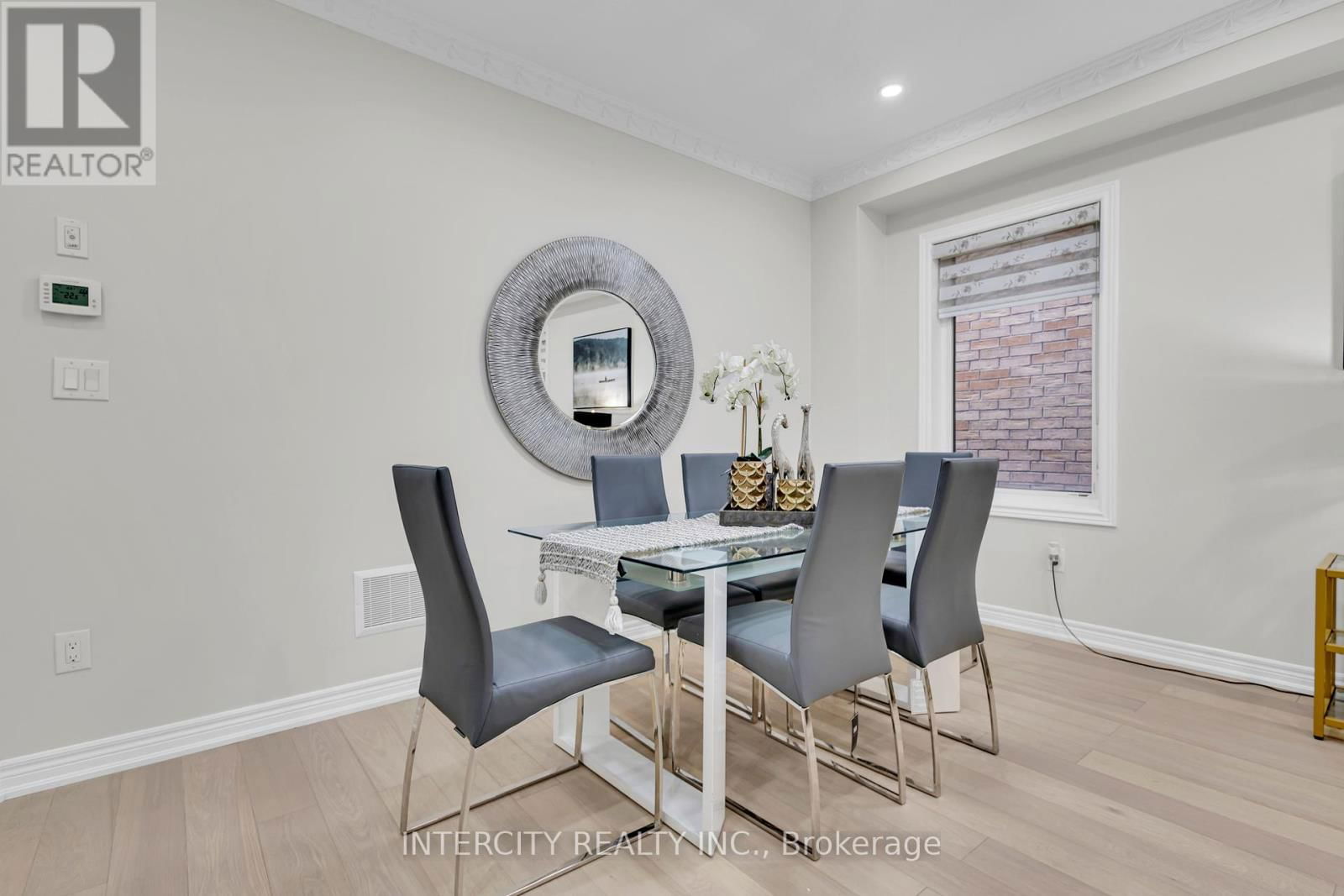 98 LOLA CRESCENT Image 12