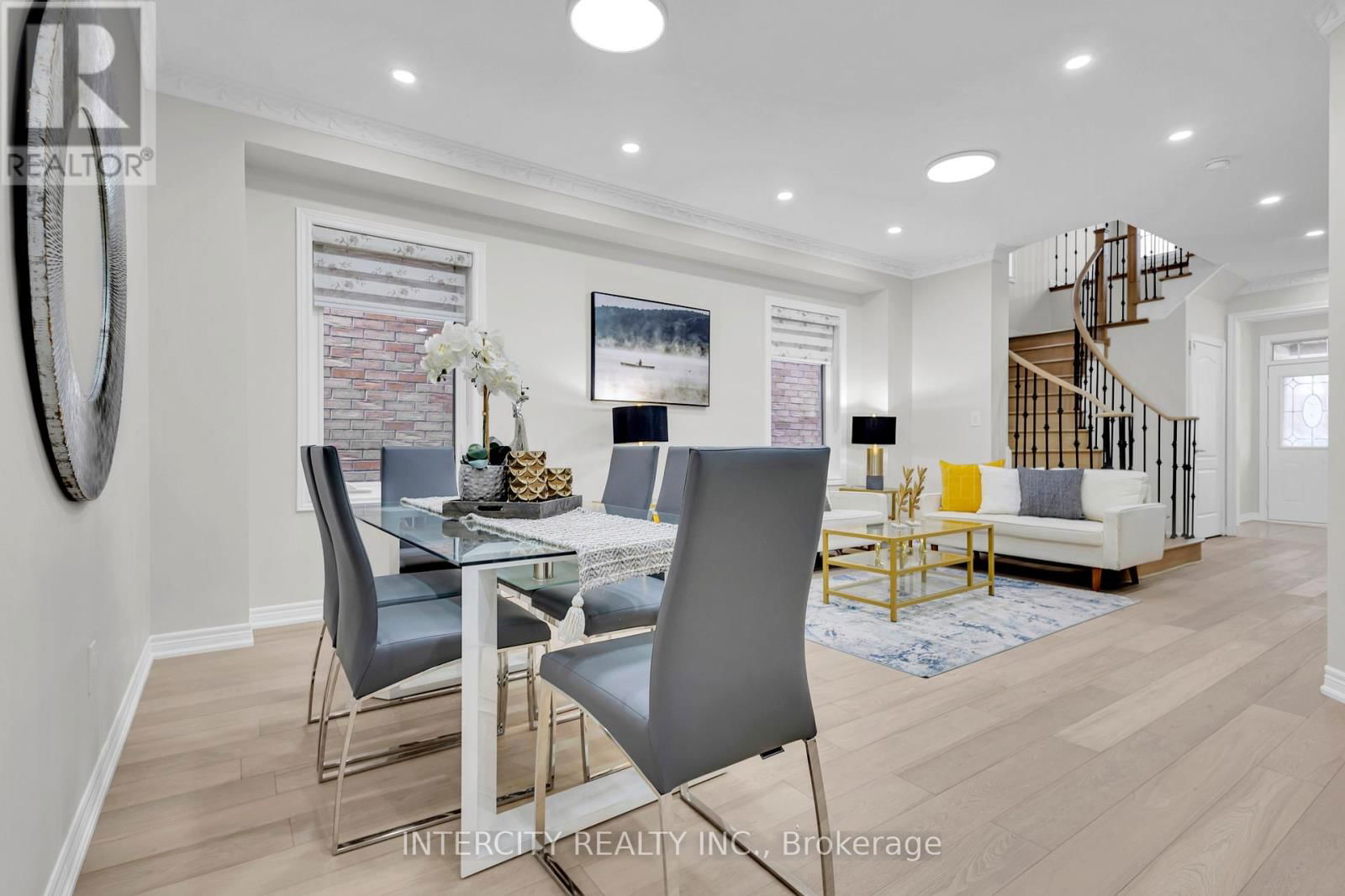 98 LOLA CRESCENT Image 13