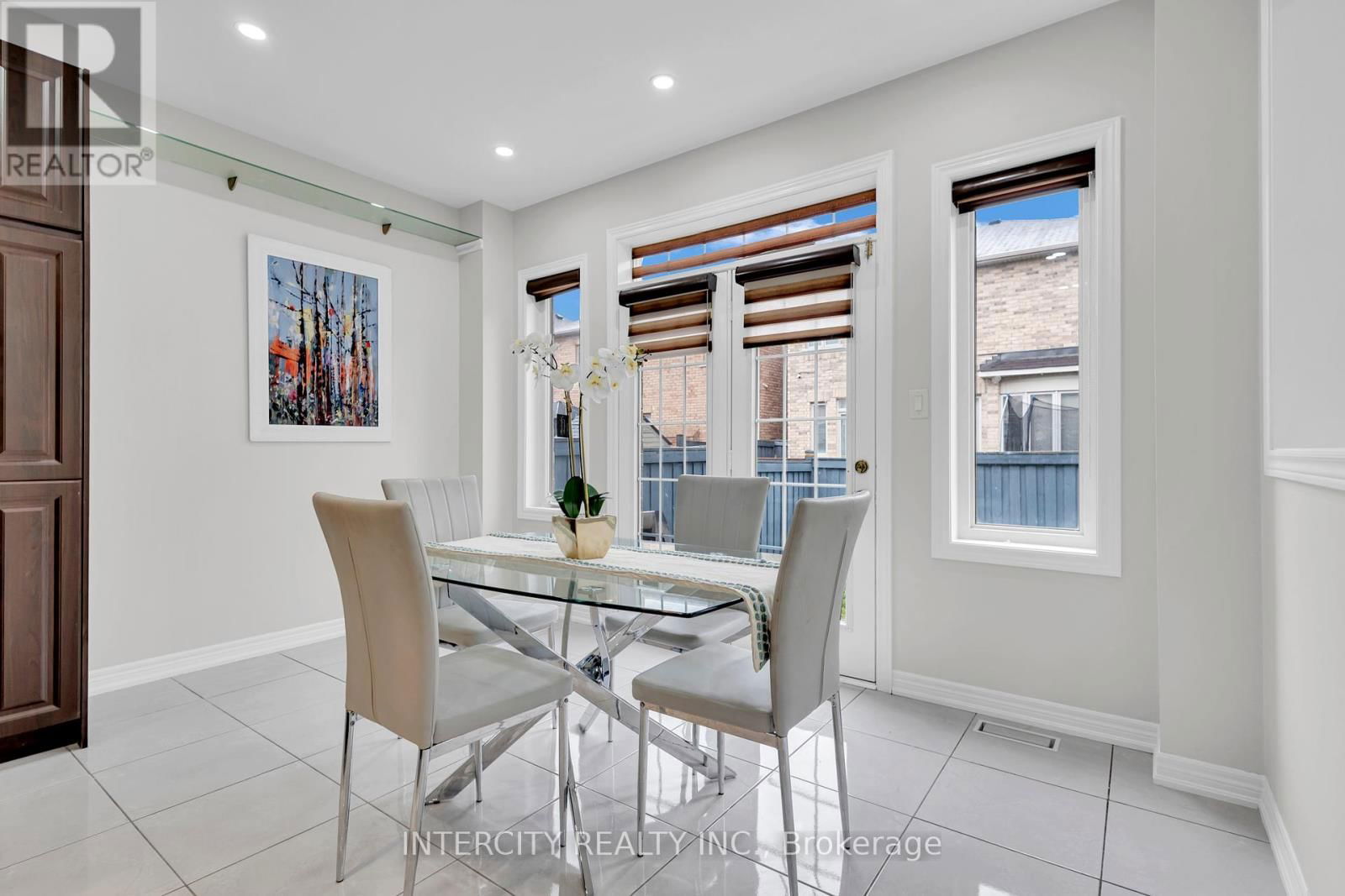 98 LOLA CRESCENT Image 17
