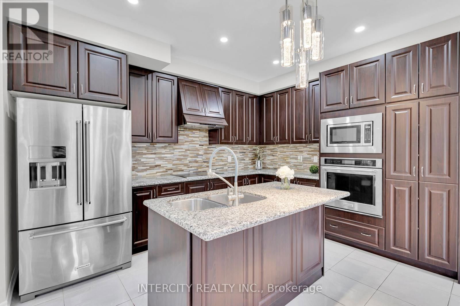 98 LOLA CRESCENT Image 18