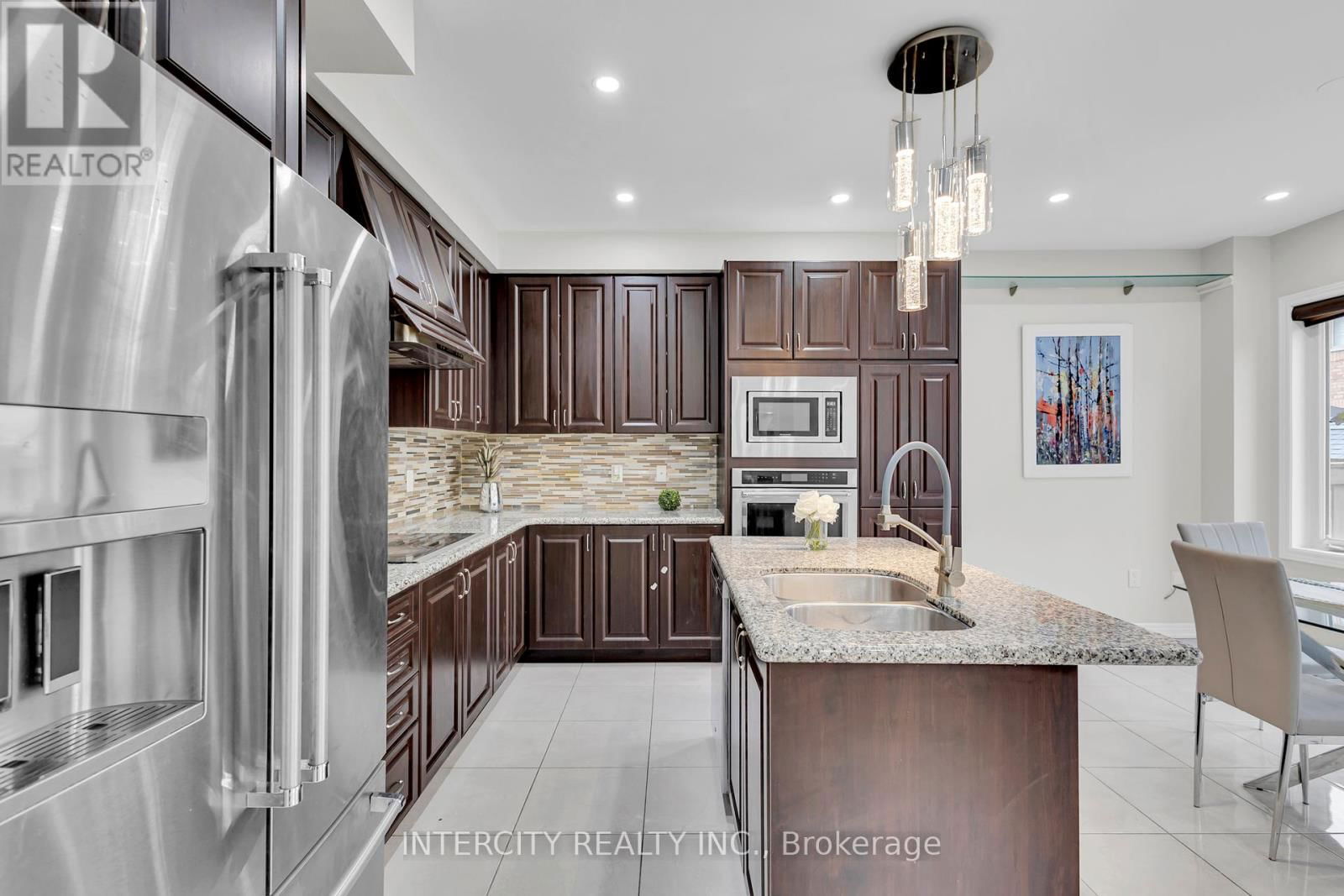 98 LOLA CRESCENT Image 22
