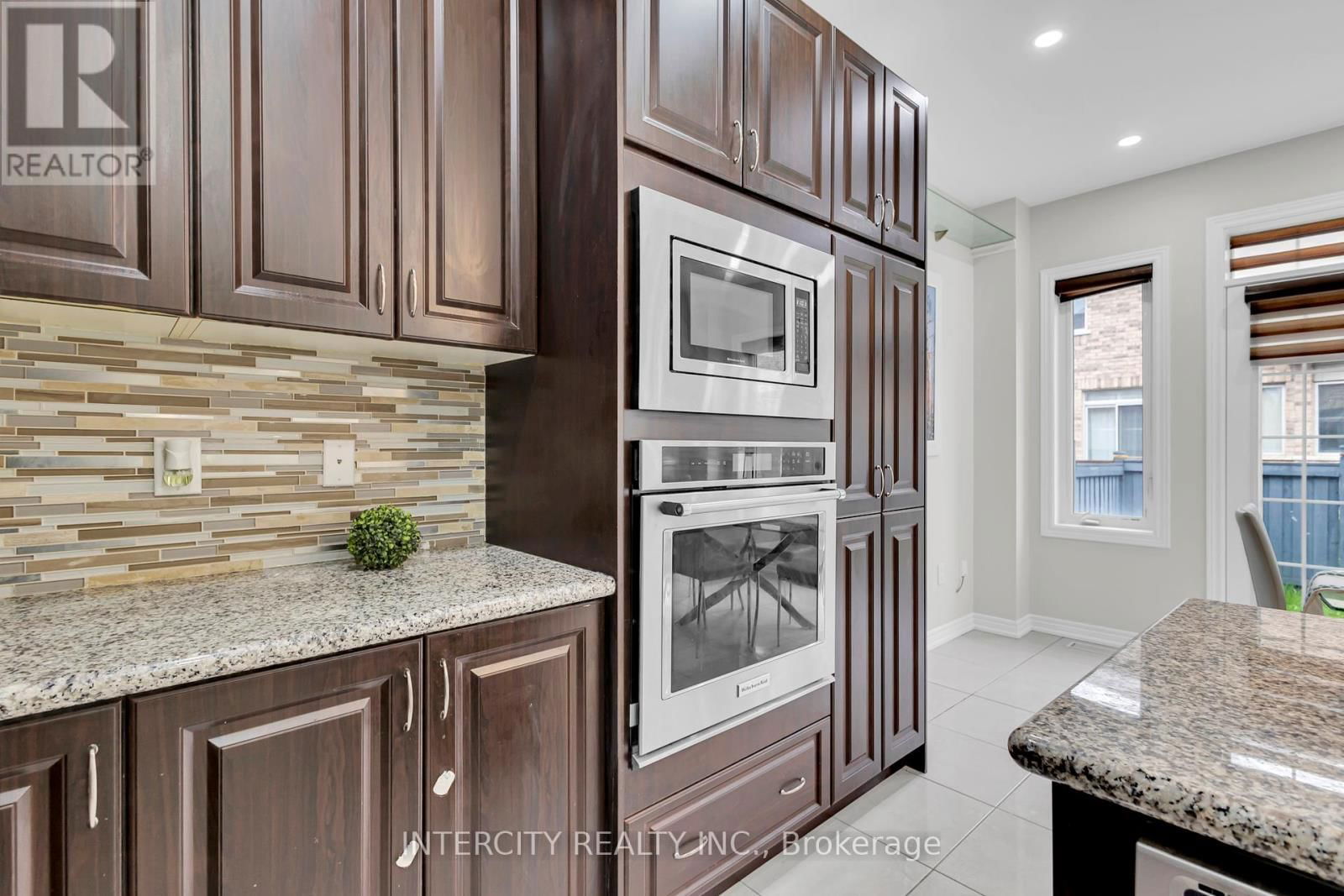 98 LOLA CRESCENT Image 23