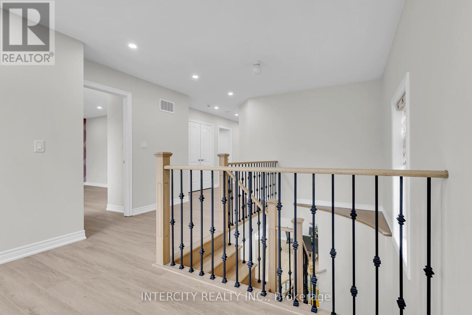 98 LOLA CRESCENT Image 26