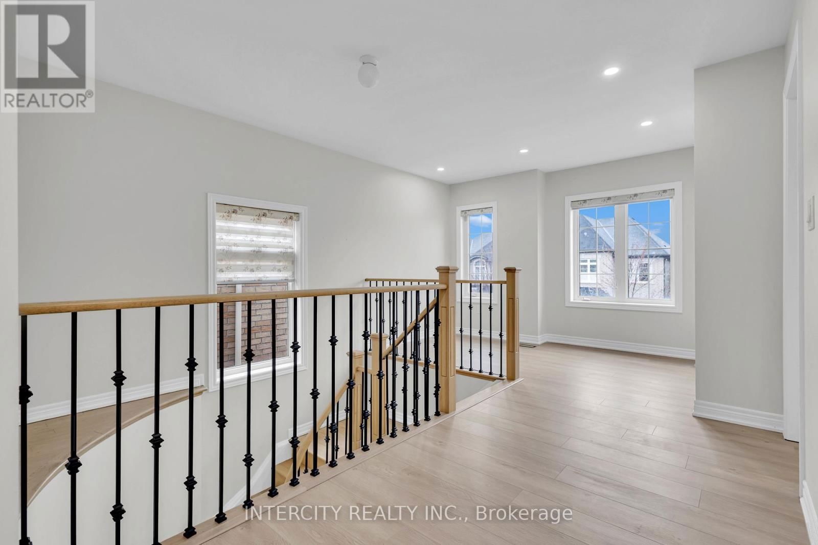 98 LOLA CRESCENT Image 27