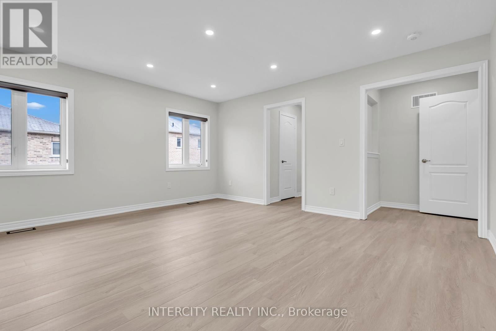 98 LOLA CRESCENT Image 29