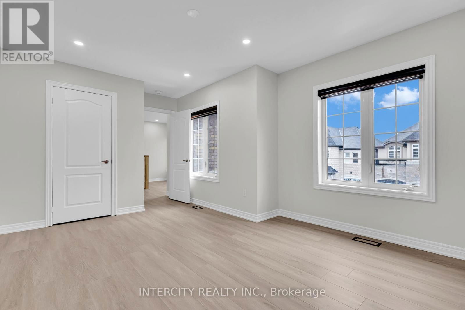 98 LOLA CRESCENT Image 33