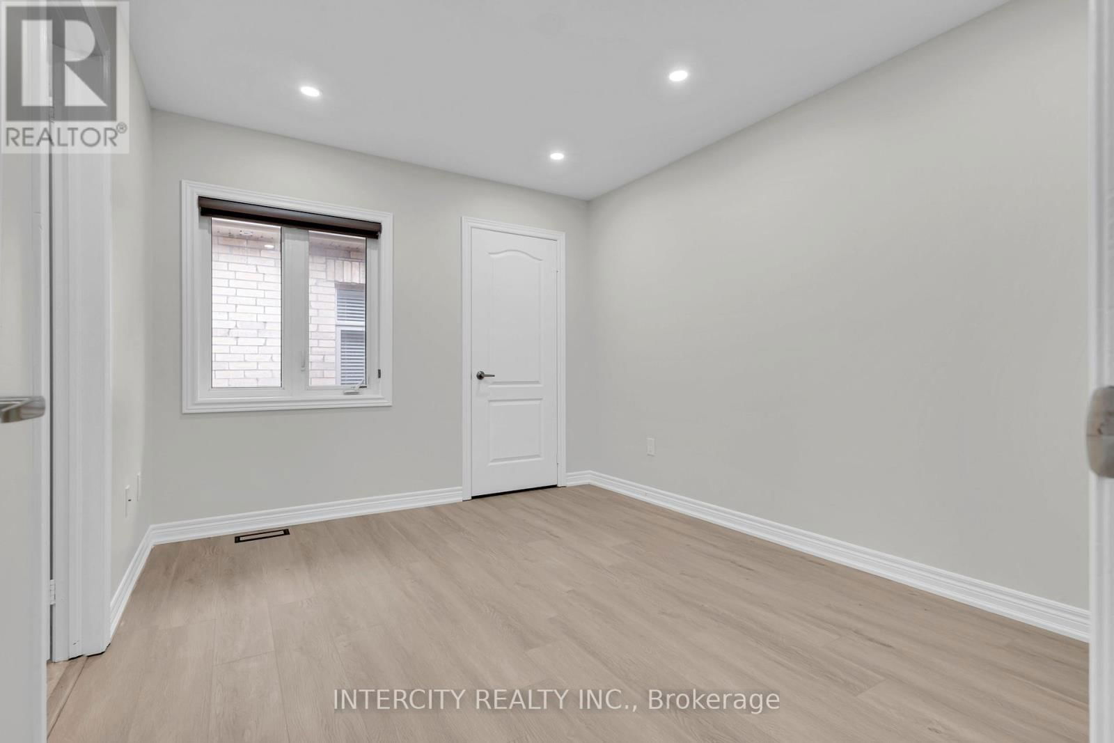 98 LOLA CRESCENT Image 36