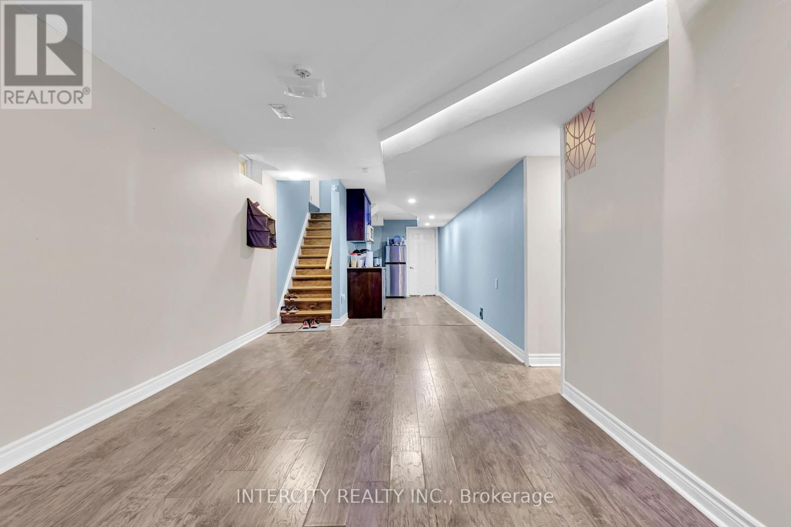 98 LOLA CRESCENT Image 39