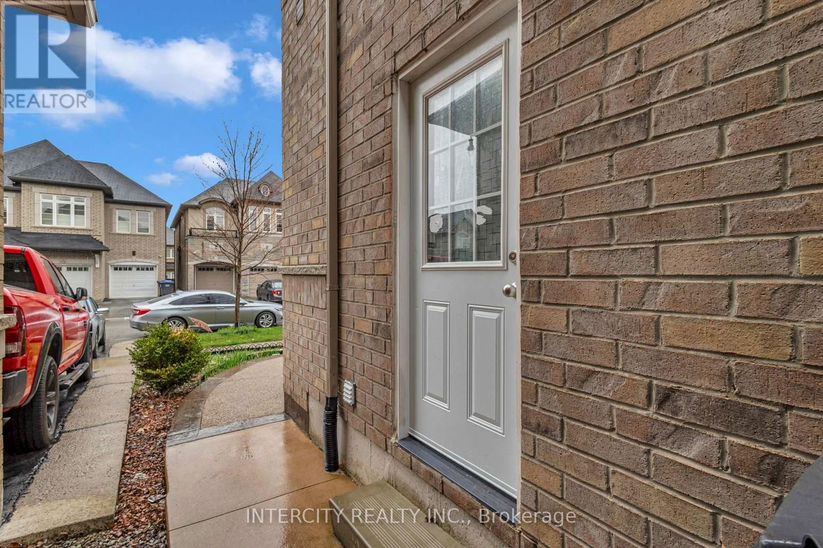 98 LOLA CRESCENT Image 43