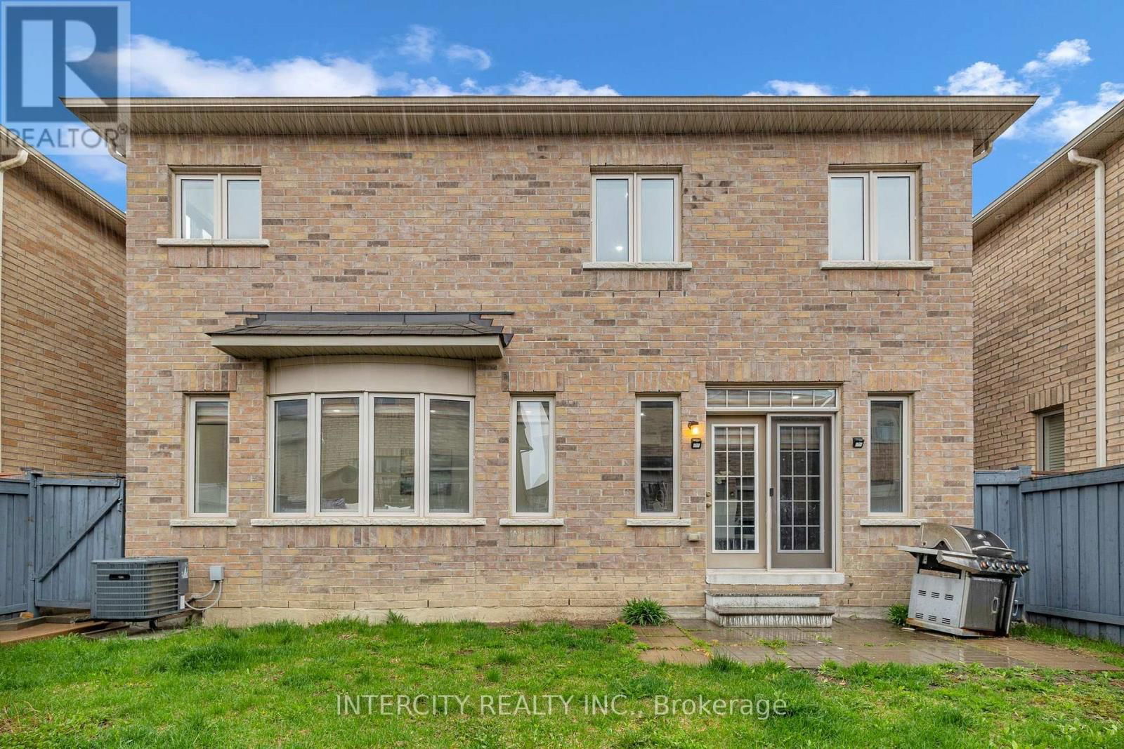 98 LOLA CRESCENT Image 44