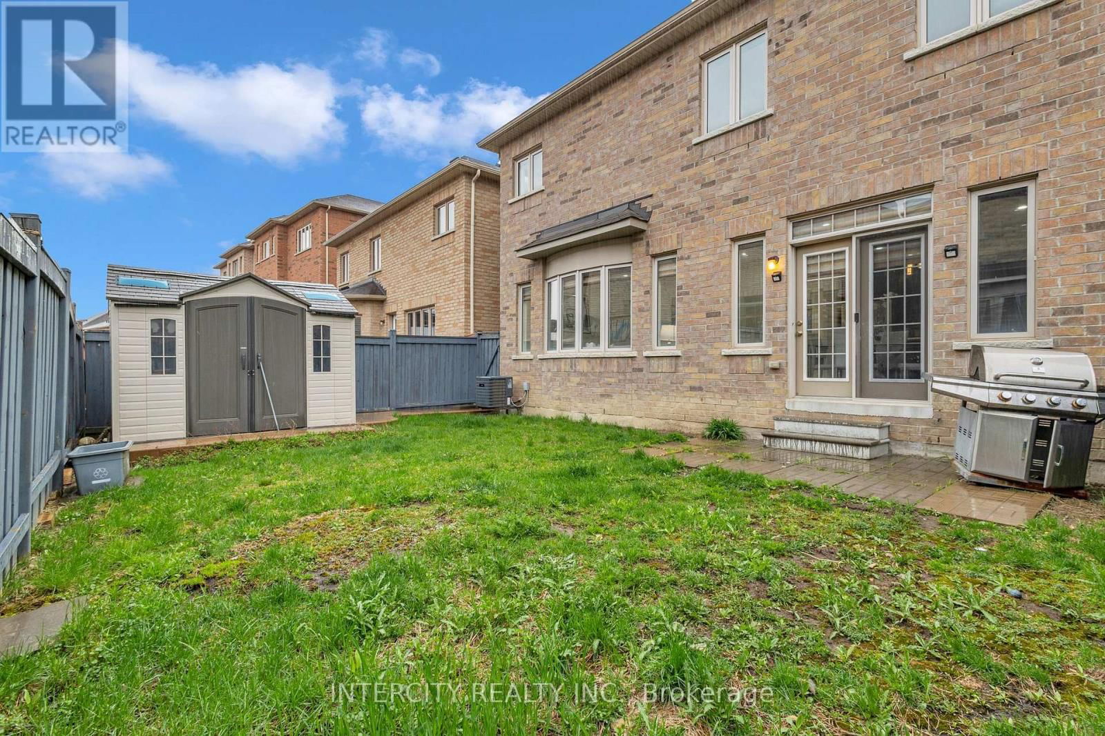 98 LOLA CRESCENT Image 46