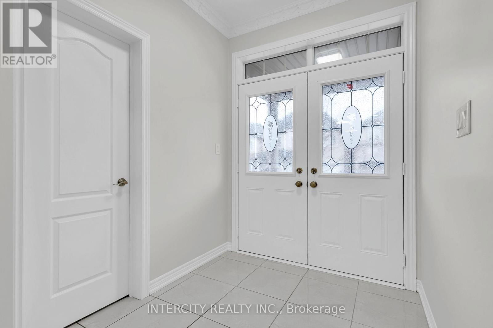 98 LOLA CRESCENT Image 6