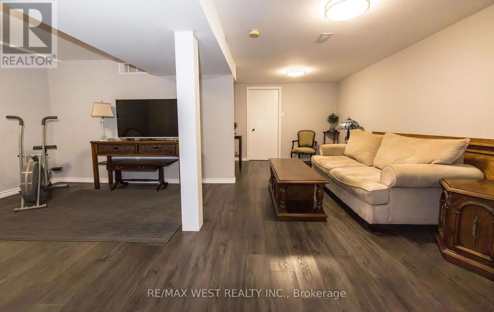 7110 CODLIN AVENUE Image 31