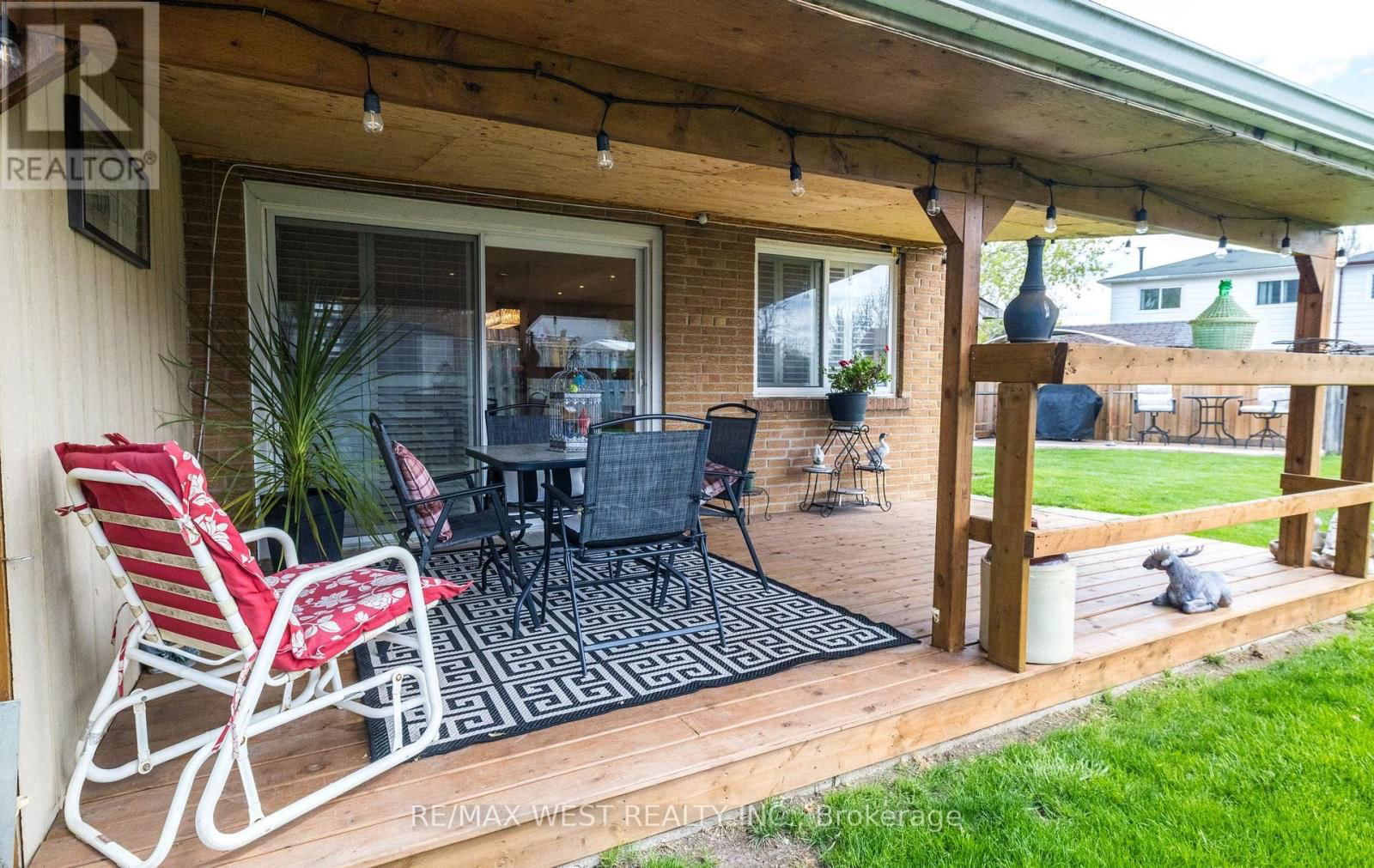 7110 CODLIN AVENUE Image 37