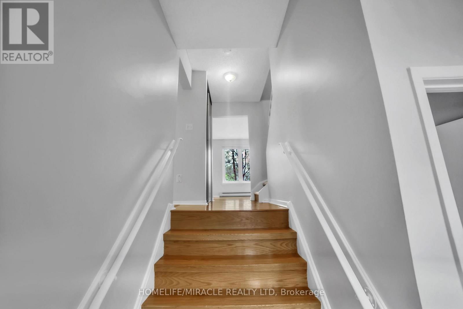 22 ROSSET CRESCENT Image 8