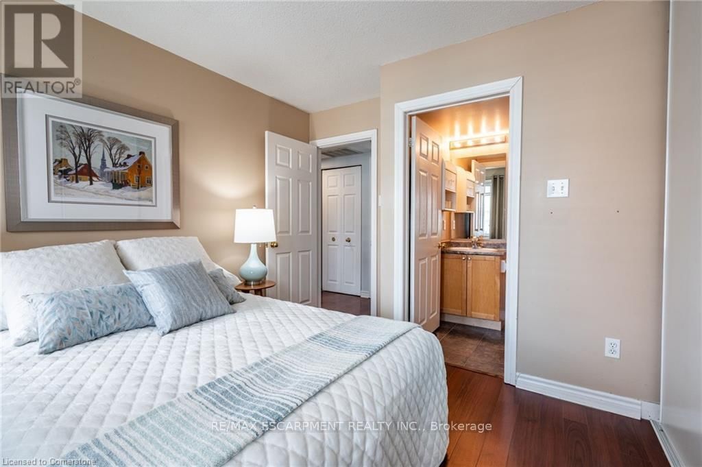 201 - 1701 LAMPMAN AVENUE Image 11
