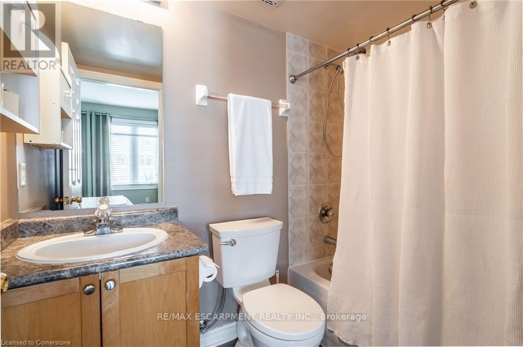 201 - 1701 LAMPMAN AVENUE Image 13