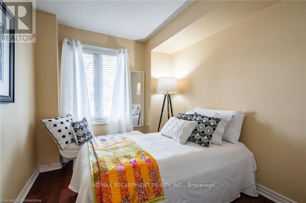 201 - 1701 LAMPMAN AVENUE Image 14