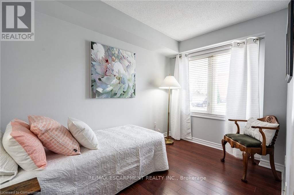 201 - 1701 LAMPMAN AVENUE Image 16