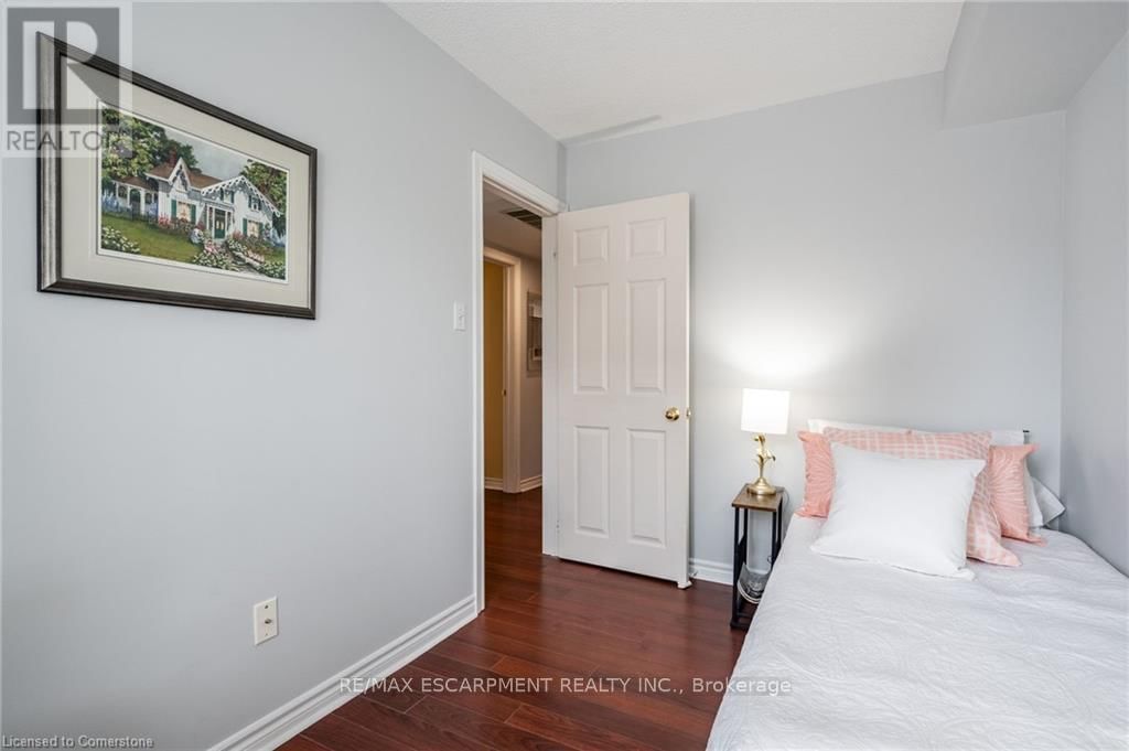 201 - 1701 LAMPMAN AVENUE Image 17