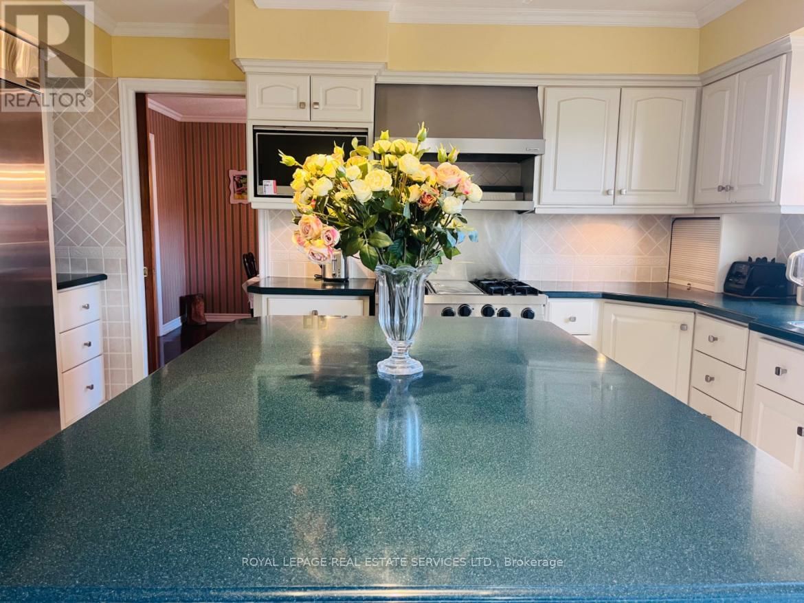 UPPER - 1417 THISTLEDOWN ROAD Image 12