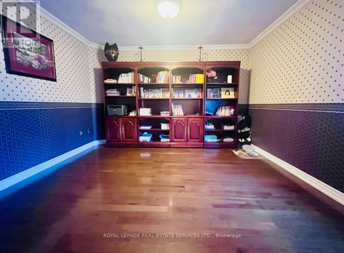 UPPER - 1417 THISTLEDOWN ROAD Image 16