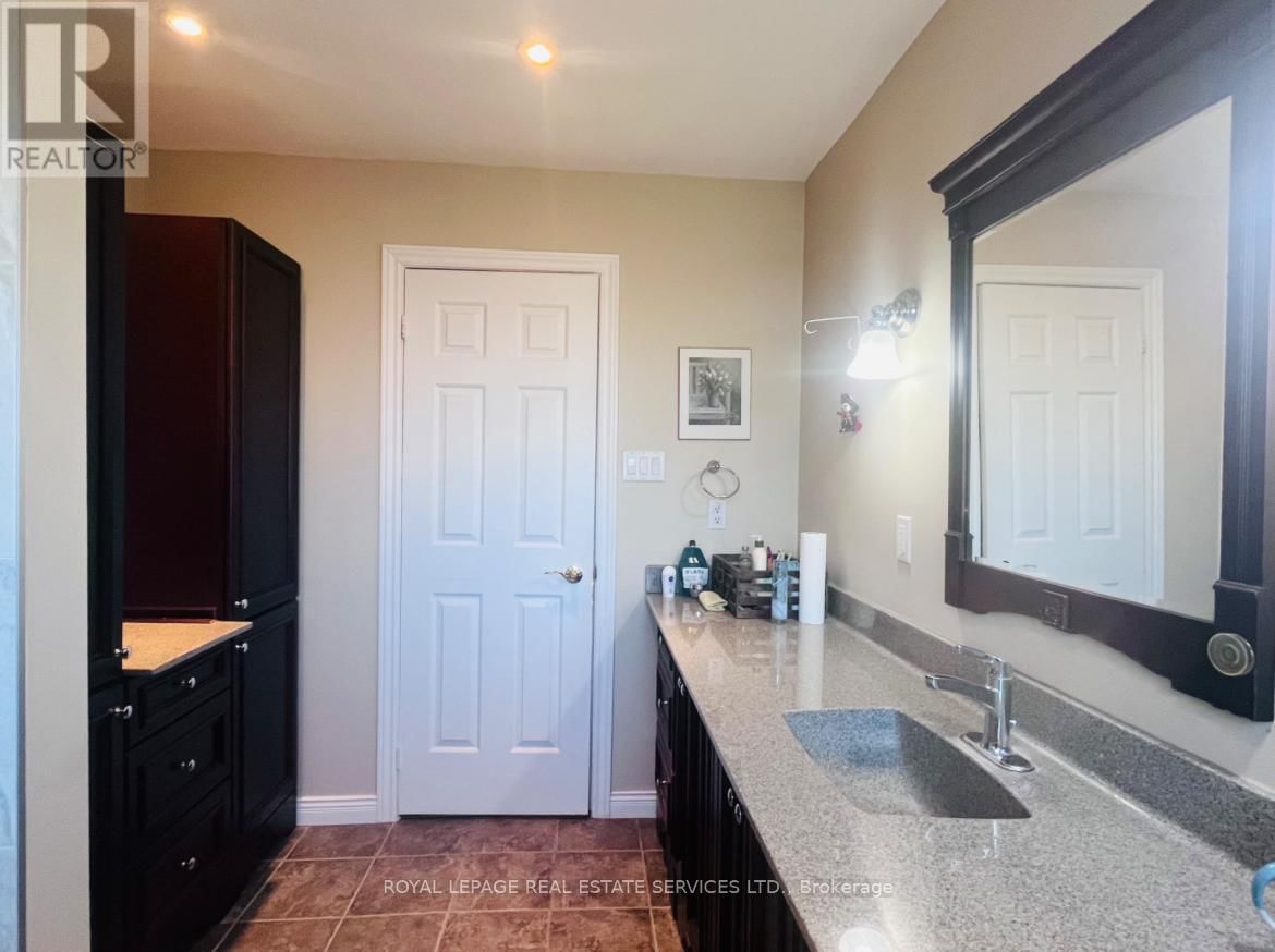UPPER - 1417 THISTLEDOWN ROAD Image 27