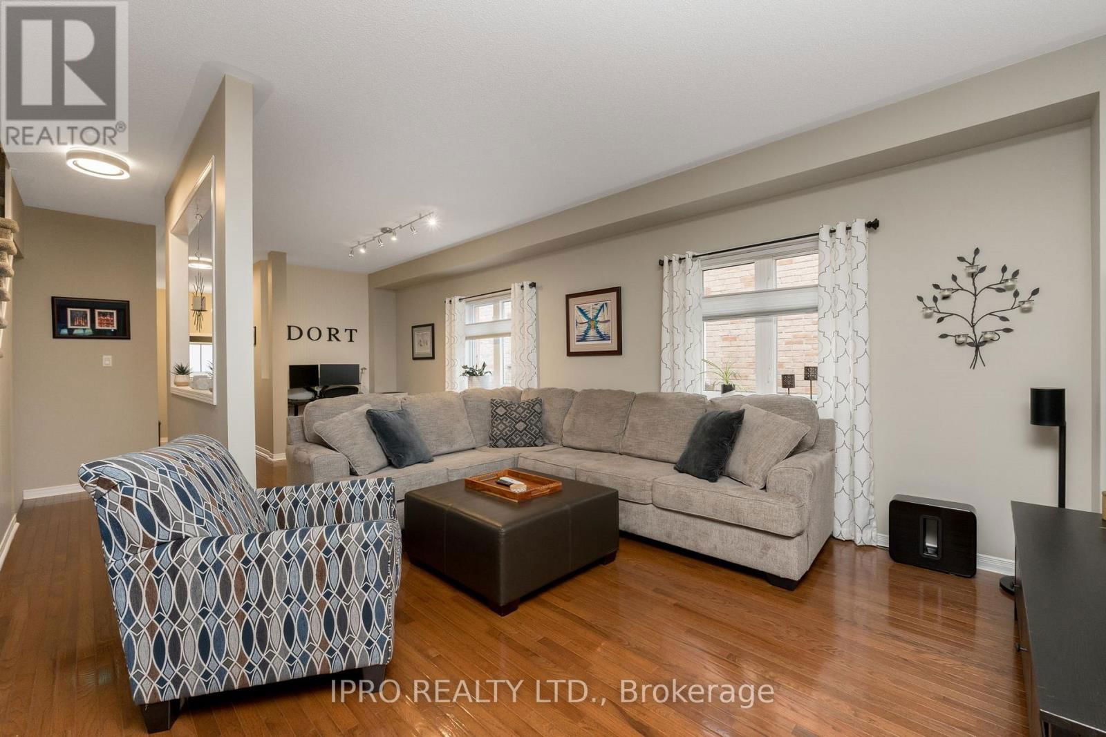 126 NIAGARA TRAIL Image 11