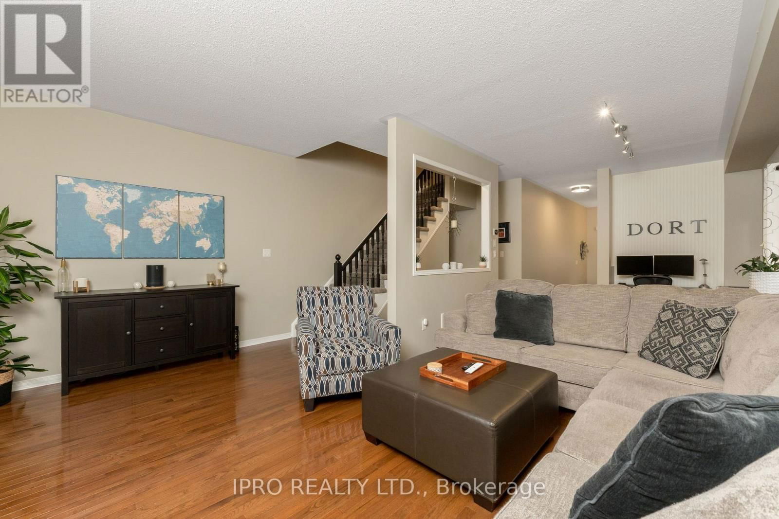 126 NIAGARA TRAIL Image 12