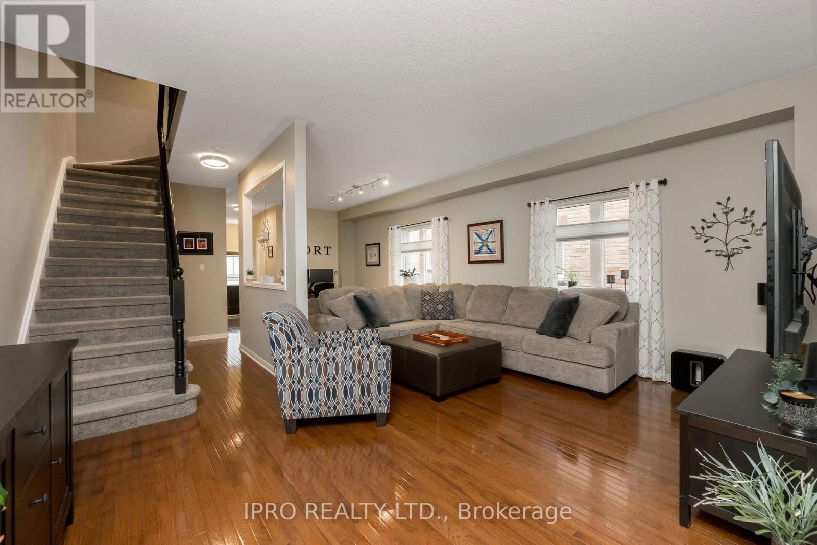 126 NIAGARA TRAIL Image 14