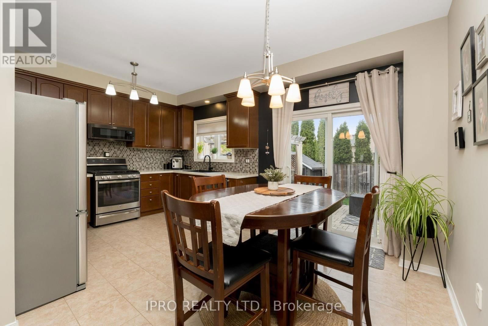 126 NIAGARA TRAIL Image 15