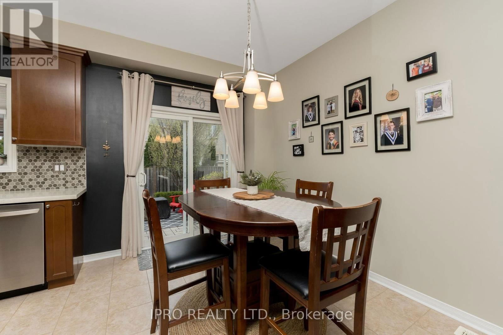 126 NIAGARA TRAIL Image 16