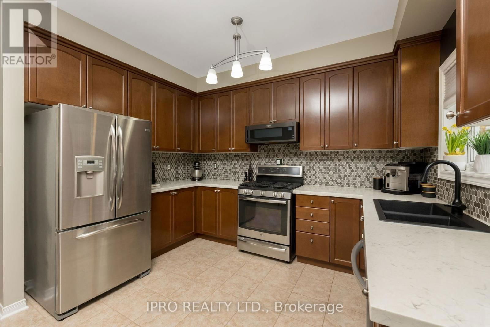 126 NIAGARA TRAIL Image 19