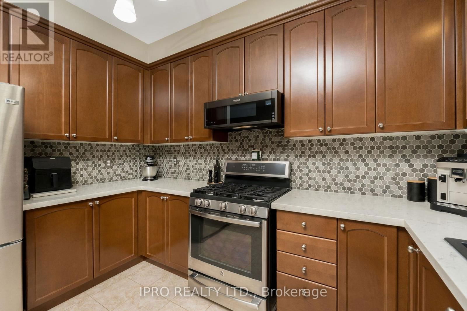126 NIAGARA TRAIL Image 21