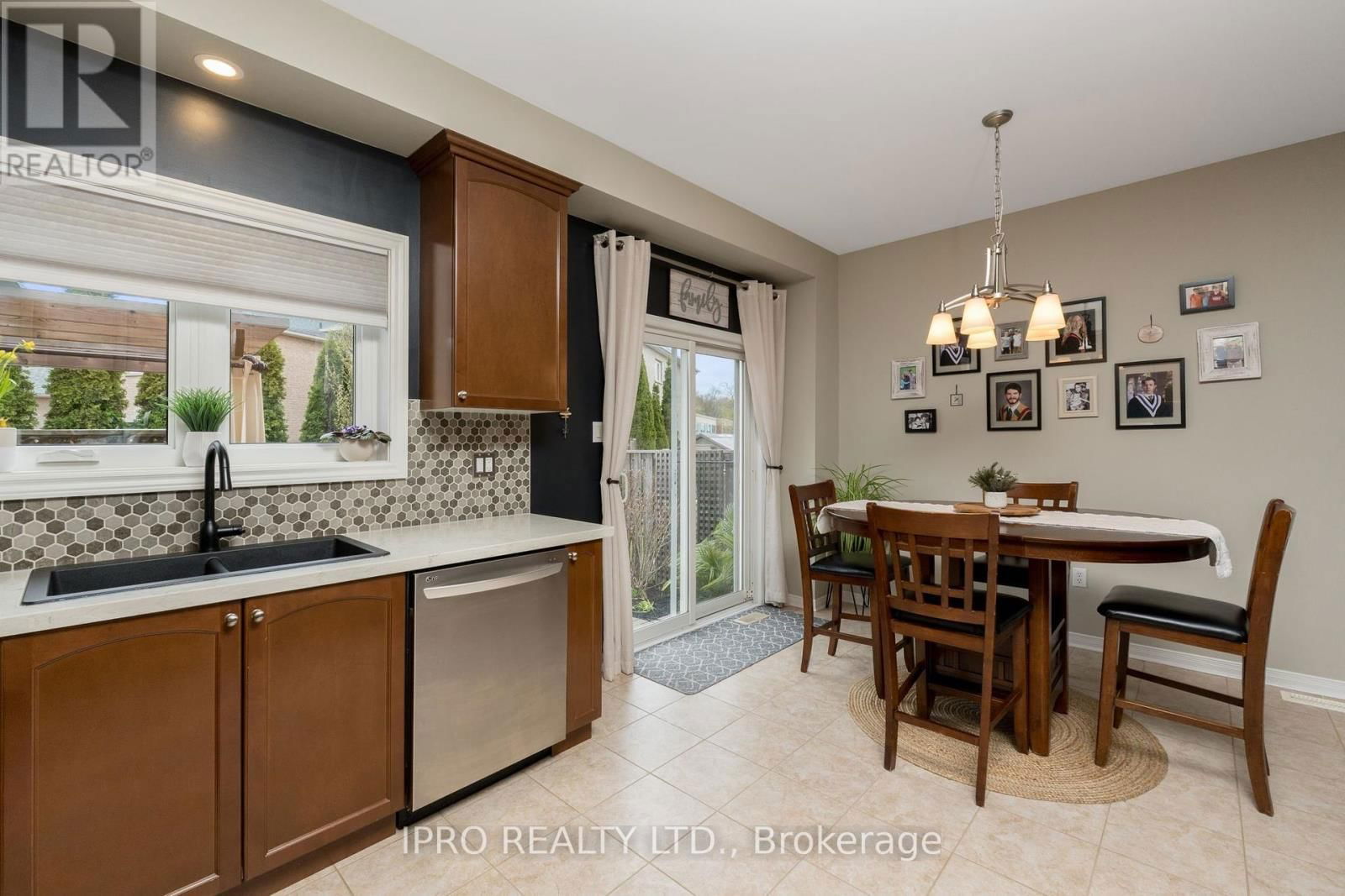 126 NIAGARA TRAIL Image 22
