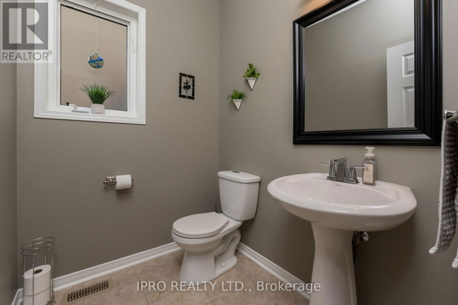126 NIAGARA TRAIL Image 23