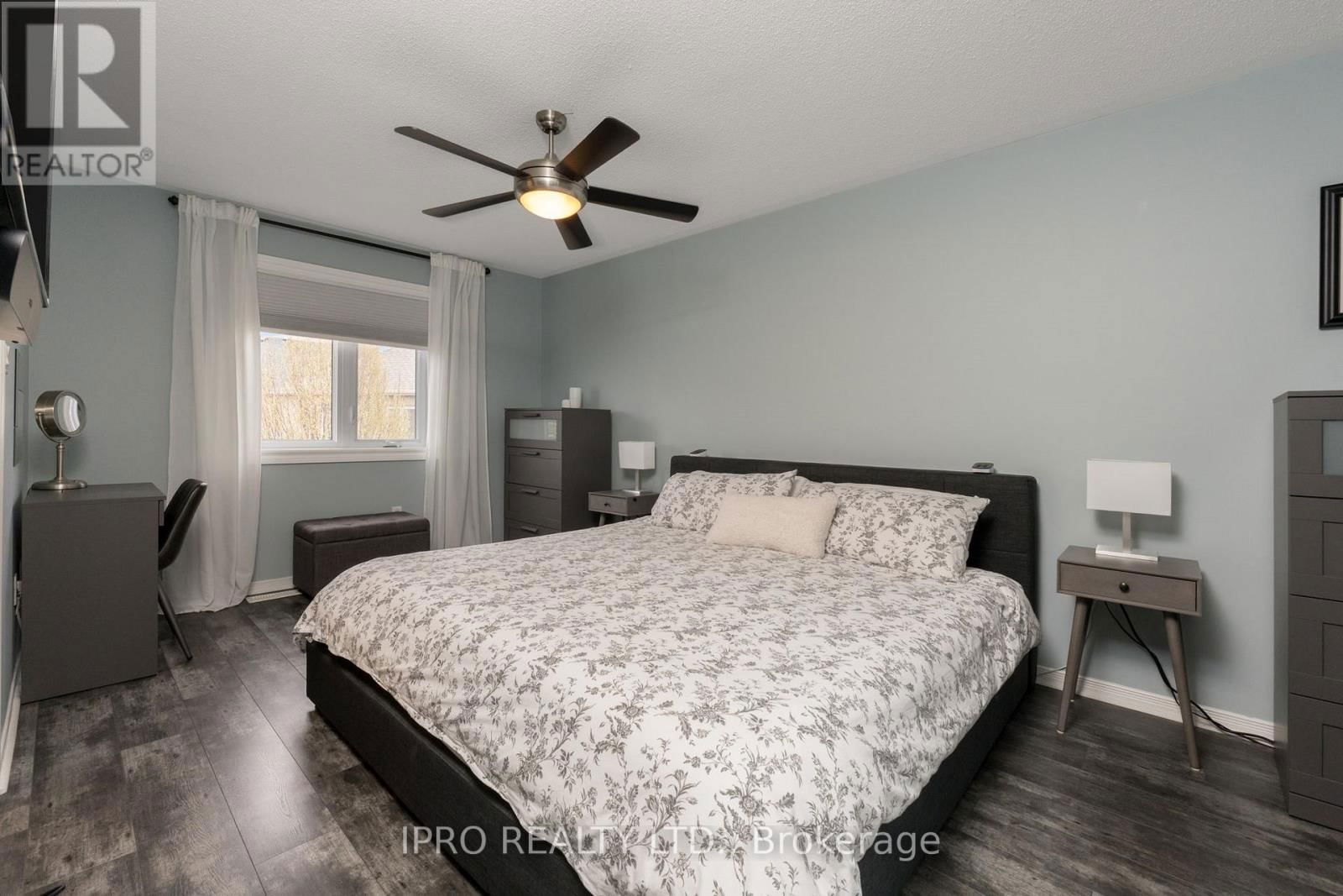 126 NIAGARA TRAIL Image 25