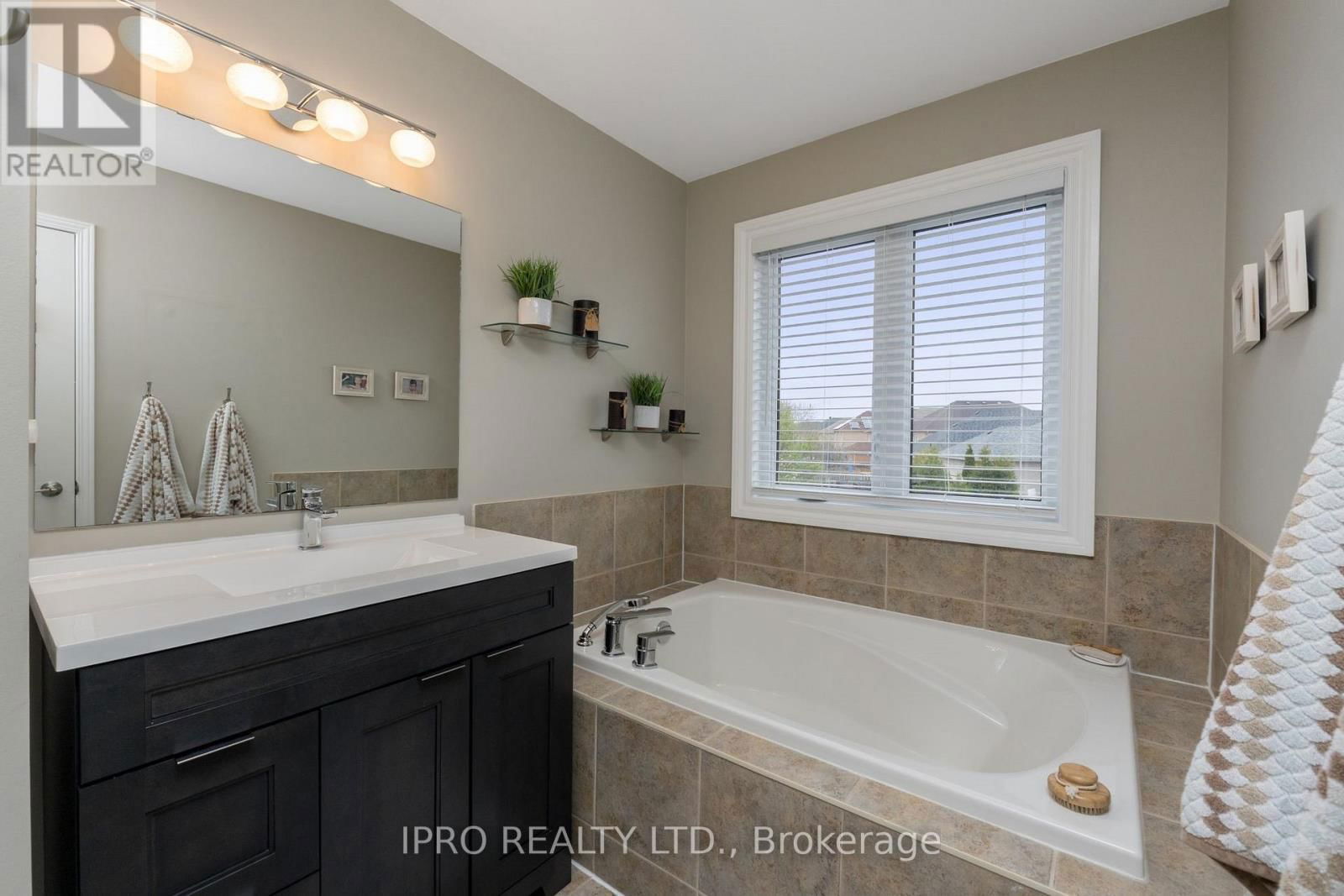 126 NIAGARA TRAIL Image 27