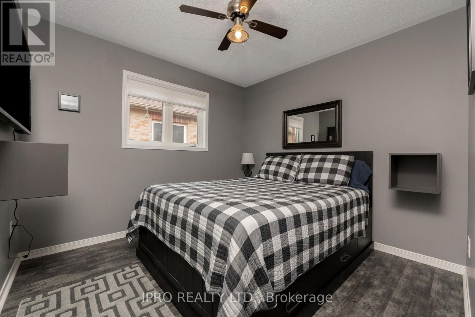 126 NIAGARA TRAIL Image 30