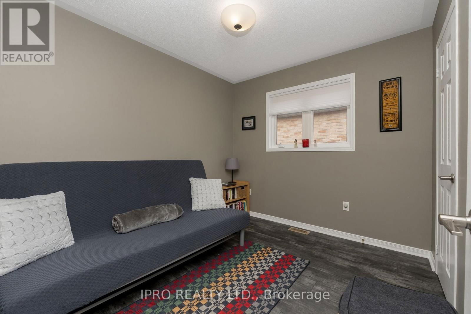 126 NIAGARA TRAIL Image 31